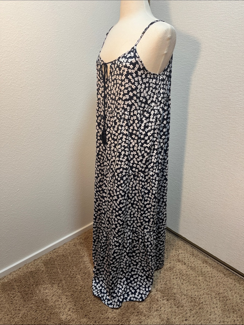 Lularoe Navy White Floral Maxi Dress Tassel Tie Sleeveless NWOT Size [Size L] - Picture 4 of 10